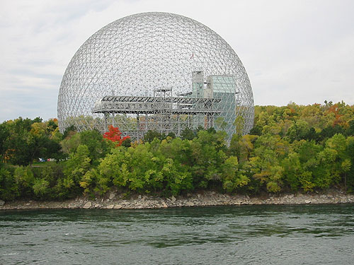 Biosphäre,  Weltaustellung Montreal, Buckminster Fuller, 1967 (C.Thévenet)/ 
Geologen schreiben die Geschichte der Biosphäre